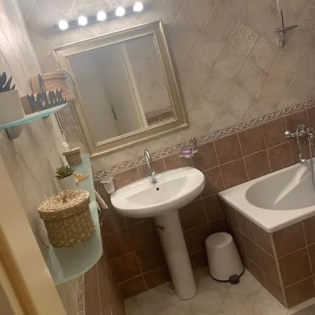 Stylish White 10 Apartament